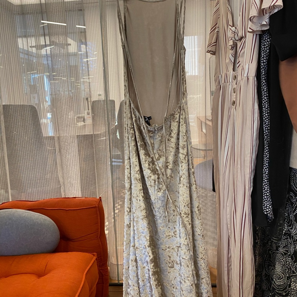 Lulus - Picture 3 of 4